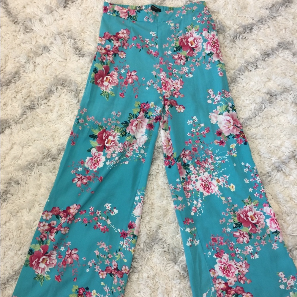 🦋 wide leg floral pants 🦋